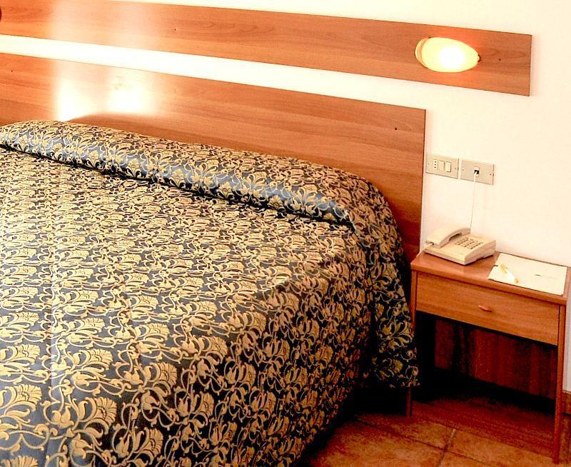 אנדלו Hotel Alpen מראה חיצוני תמונה