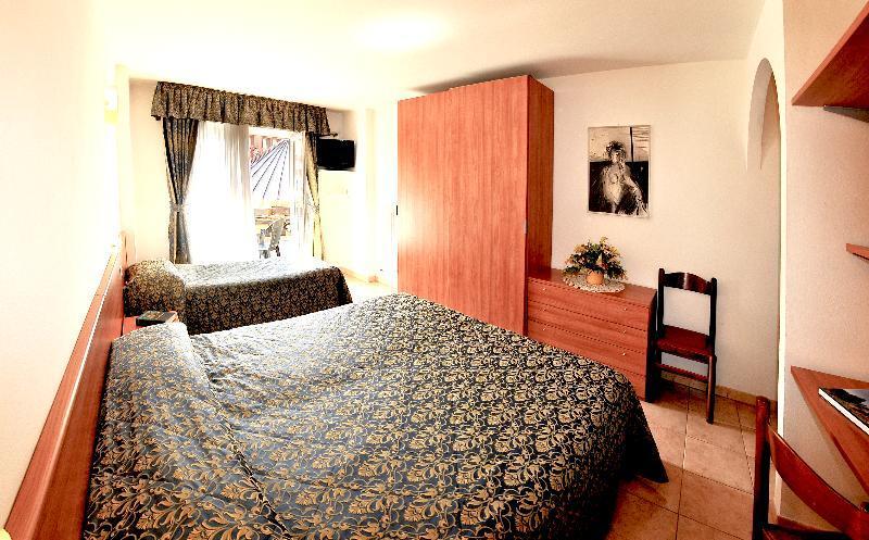 אנדלו Hotel Alpen מראה חיצוני תמונה